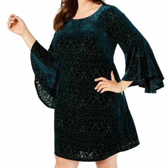 Jessica Howard Dresses & Skirts - Jessica Howard Plus Size Crush Velvet Shift Dress